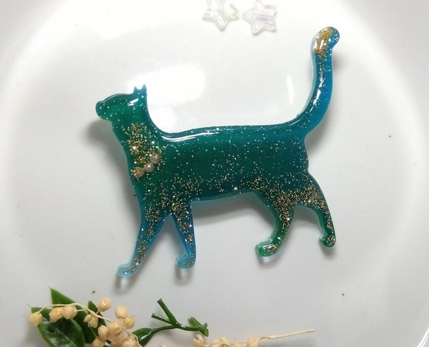 レジンdeねこブローチⅦ（7） ～緑な毎日～
