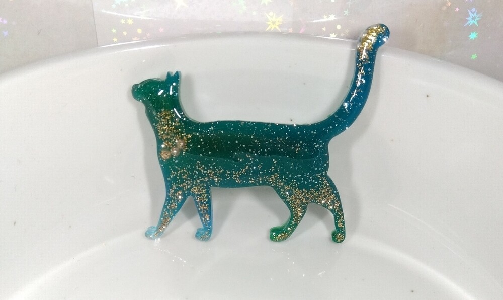 レジンdeねこブローチⅦ（7） ～緑な毎日～