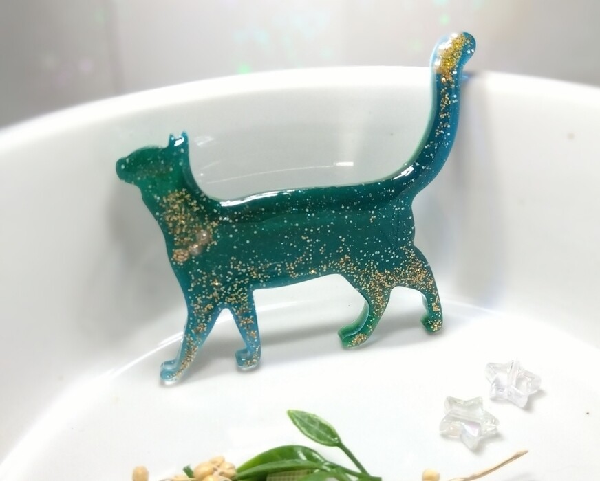 レジンdeねこブローチⅦ（7） ～緑な毎日～