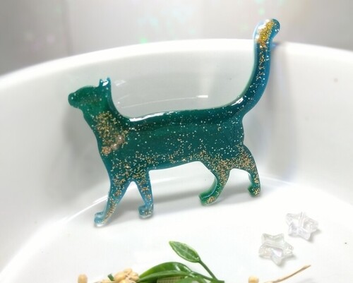 レジンdeねこブローチⅦ（7） ～緑な毎日～