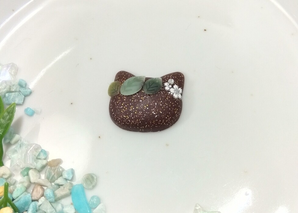 レジンdeねこブローチⅤ ～葉っぱついてるにゃ～