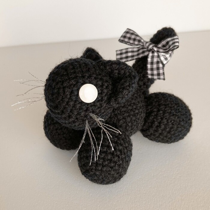 子猫のあみぐるみ BW