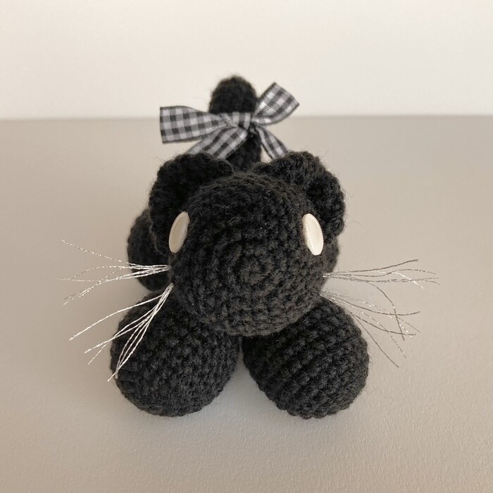 子猫のあみぐるみ BW