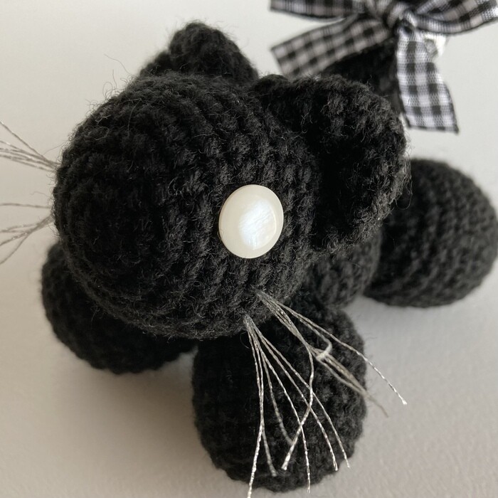 子猫のあみぐるみ BW